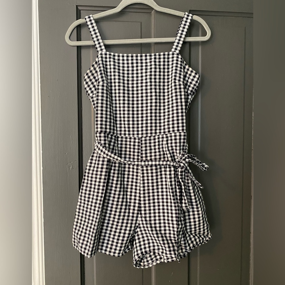 Francesca’s White/Black gingham romper size M